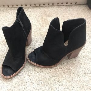 VINCE CAMUTO OPEN TOE BOOTIE